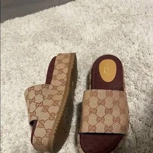 100% Authentic Platform Gucci slides size 9.5